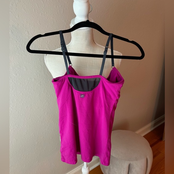 Zobha Mesh Back Fitted Work Out Tank - Picture 2 of 4